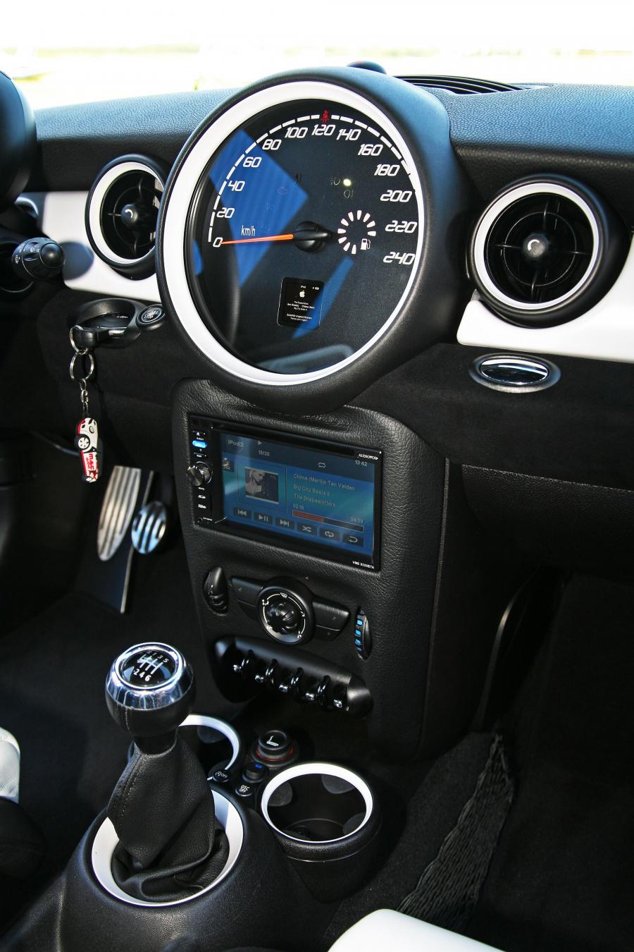  Mini Cooper Clubman JCW by Mac Audio 2011 года  (фото 5 из 18)